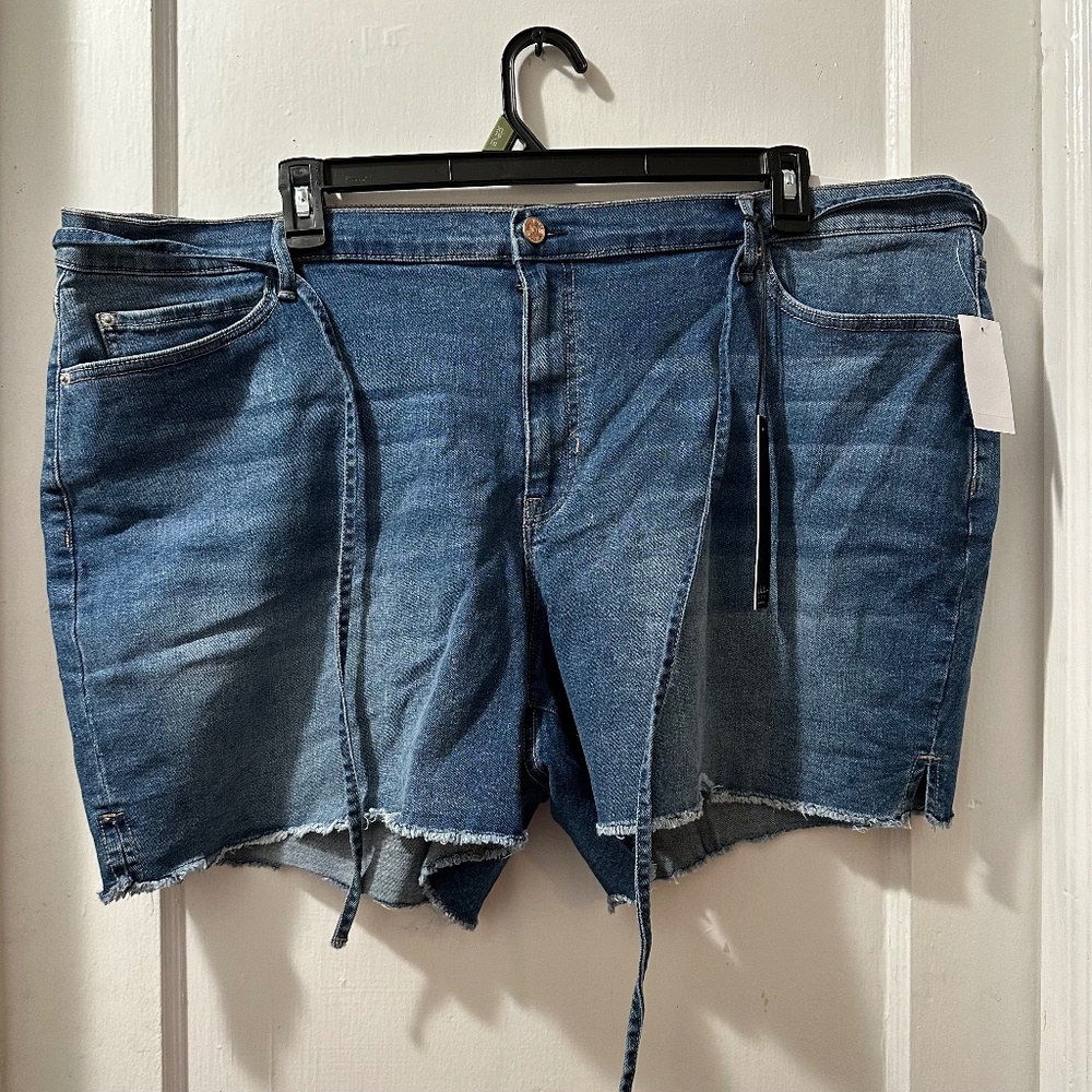 Nicole Miller New York Denim Shorts in 24 NWT - Picture 1 of 3
